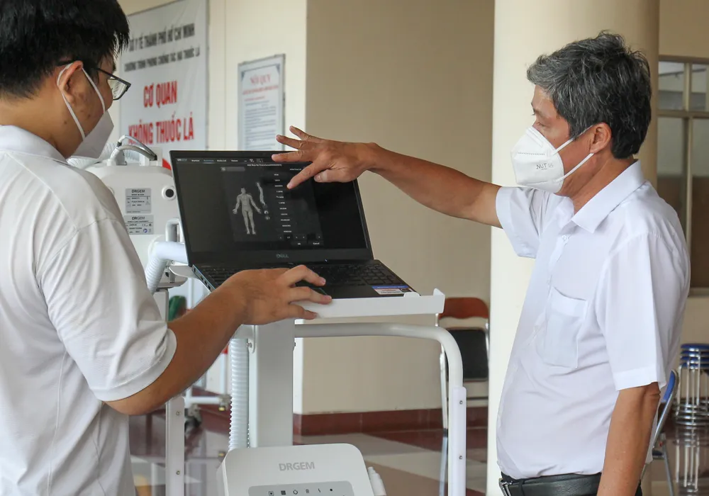 Tặng máy chụp X-quang kỹ thuật số di động hiện đại cho Bệnh viện quận Tân Phú ảnh 3