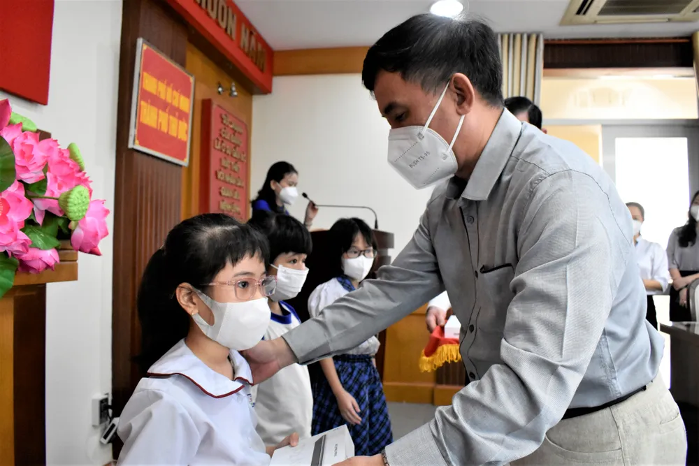 Phải xem việc học tập suốt đời là nhu cầu thiết yếu của cuộc sống ảnh 2