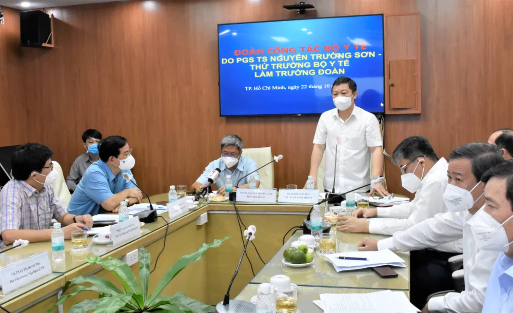 Thứ trưởng Bộ Y tế: Các địa phương cần bố trí địa điểm thu dung, điều trị, không thể "Zero Covid-19" ảnh 7