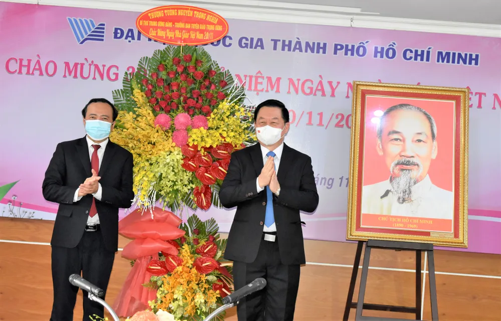 Trưởng Ban Tuyên giáo Trung ương Nguyễn Trọng Nghĩa thăm Đại học Quốc gia TPHCM ảnh 2