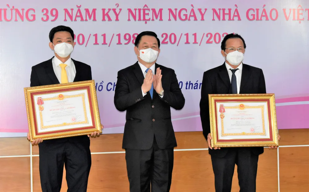 Trưởng Ban Tuyên giáo Trung ương Nguyễn Trọng Nghĩa thăm Đại học Quốc gia TPHCM ảnh 3