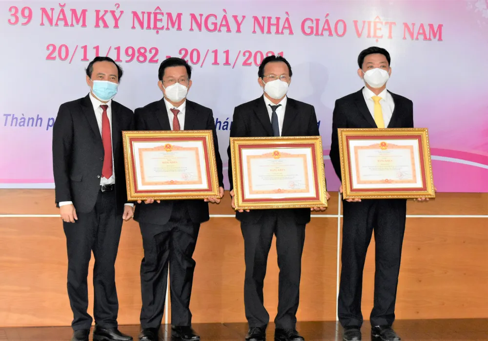 Trưởng Ban Tuyên giáo Trung ương Nguyễn Trọng Nghĩa thăm Đại học Quốc gia TPHCM ảnh 8