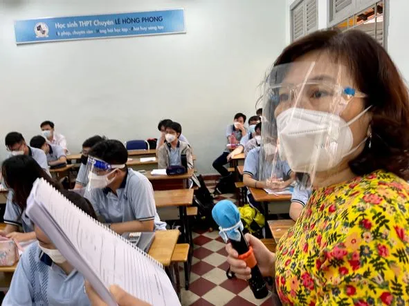 TPHCM: Sinh viên, học sinh trở lại trường học trực tiếp ảnh 4