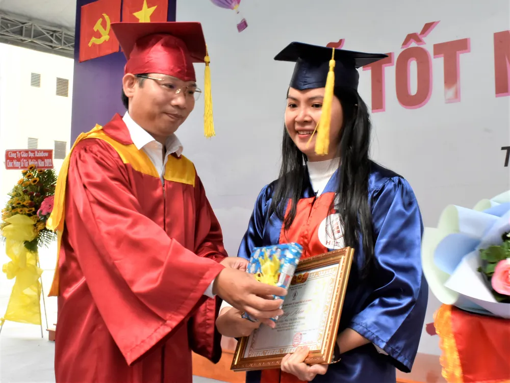 Gần 1.900 sinh viên HCE nhận bằng tốt nghiệp ảnh 3
