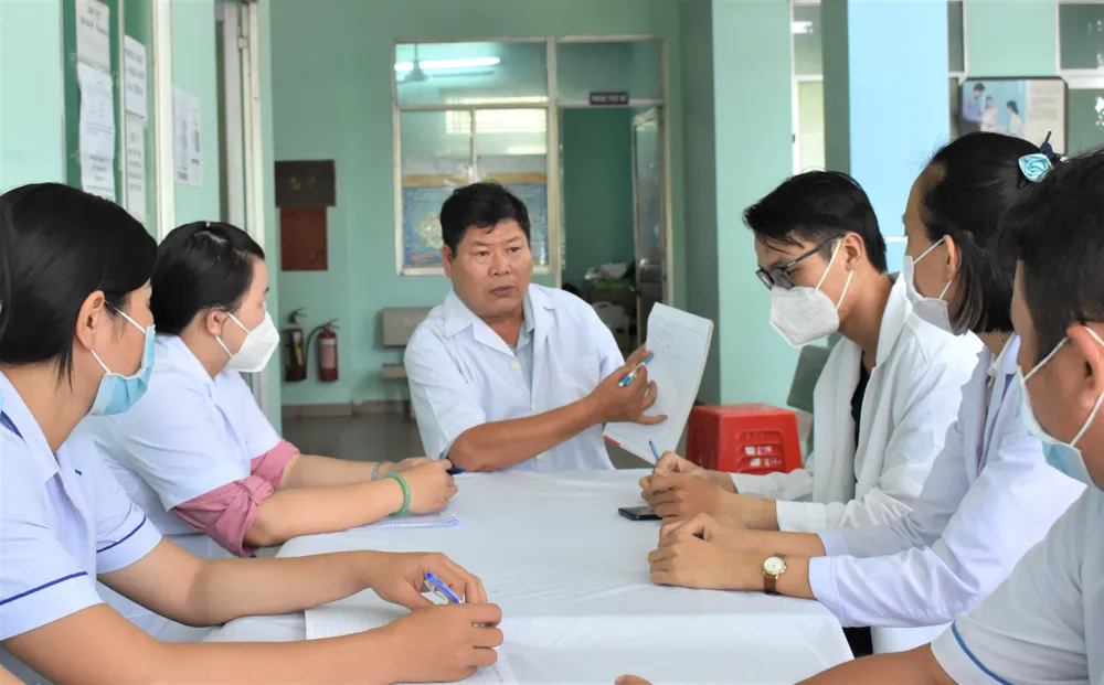 Tự hào tấm huy hiệu Đảng được trao ảnh 3