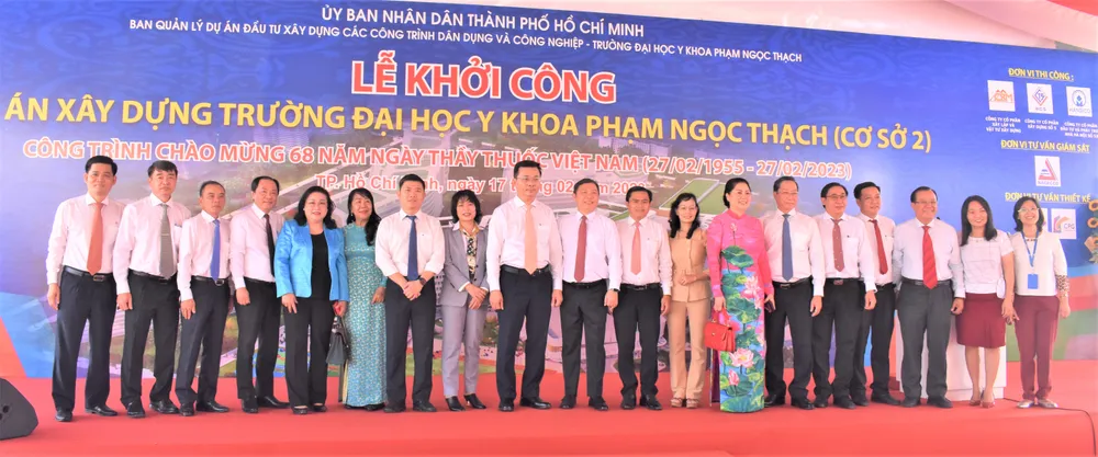 Các đại biểu dự lễ Các đại biểu dự lễ