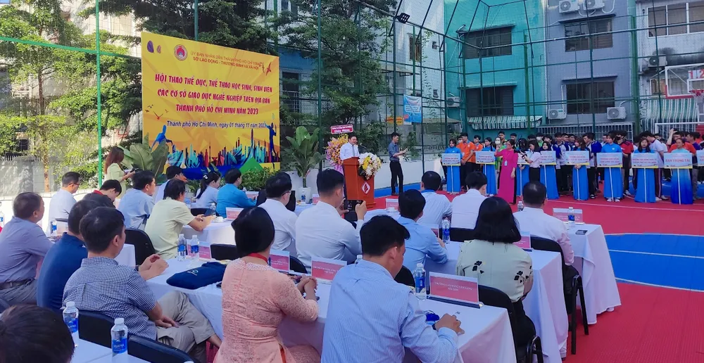 Toàn cảnh lễ khai mạc hội thao