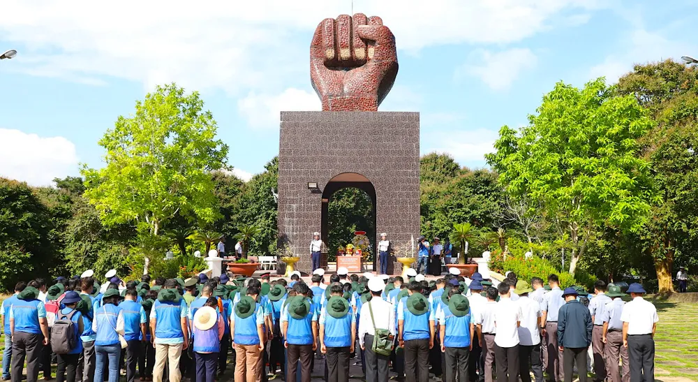 Tượng đài 1.jpg