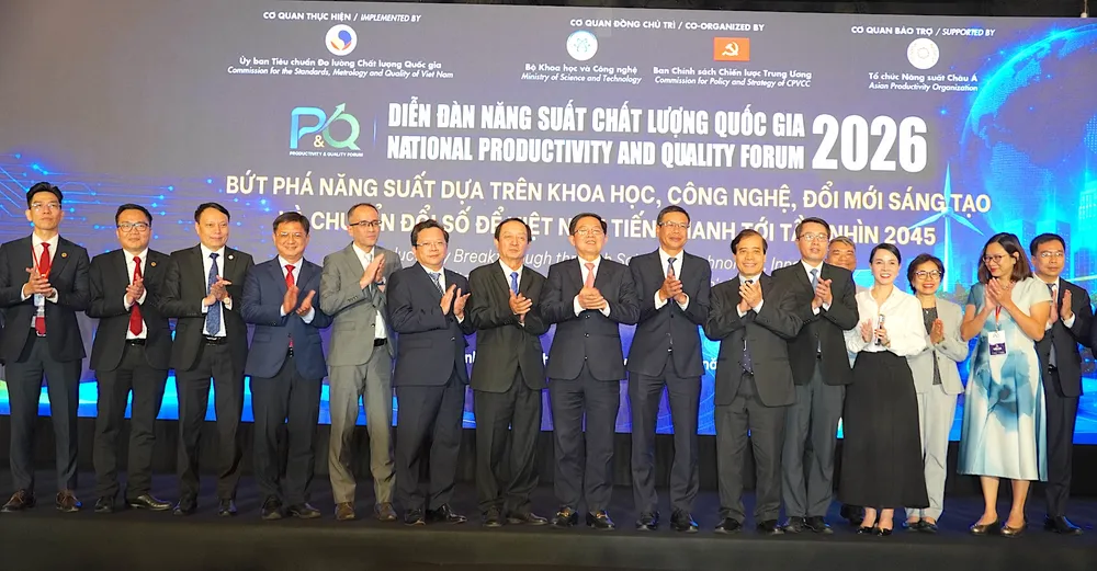 Phó thủ tướng Hồ Quốc Dũng và các đại biểu bộ ban ngành, quốc tế tại diễn đàn. QUANG HUY