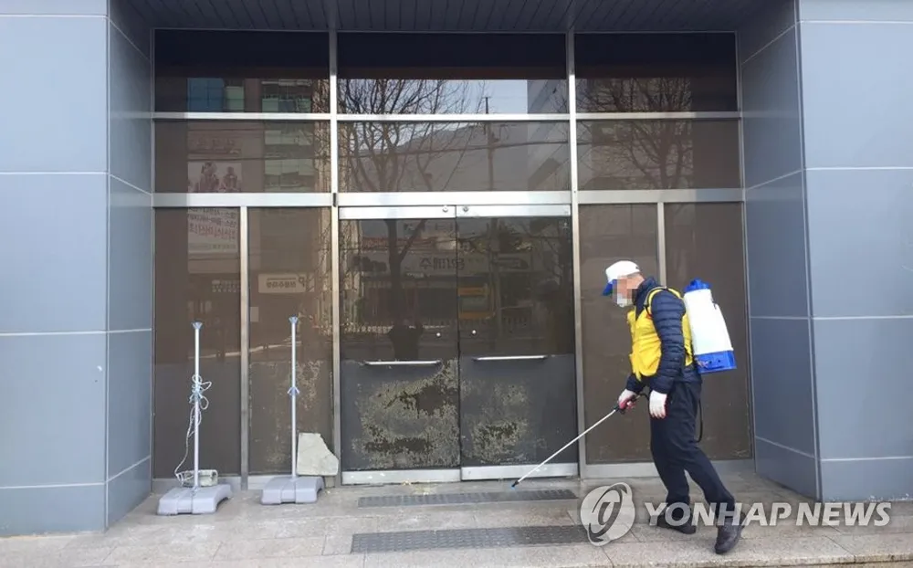 Hàn Quốc ghi nhận ca tử vong thứ tám, 833 người nhiễm Covid-19 ảnh 1