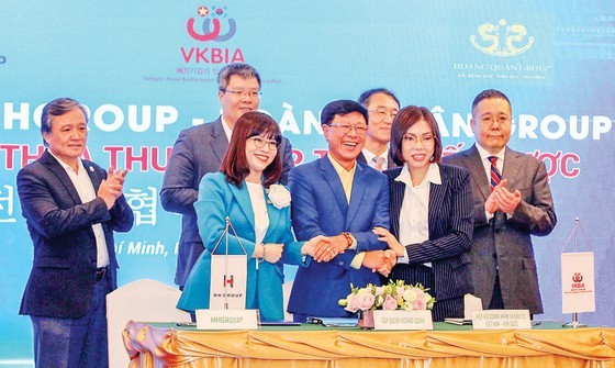 Overseas remittances to HCMC reach US$4 billion in nine months ảnh 1
