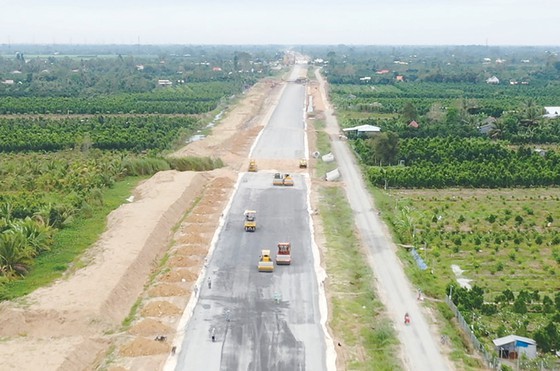 Construction of Trung Luong-My Thuan Expressway expected to complete this year ảnh 1
