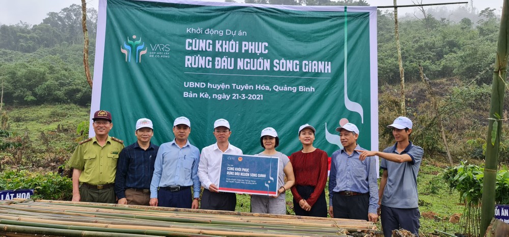Gianh River forest watershed reforestation project launched ảnh 1