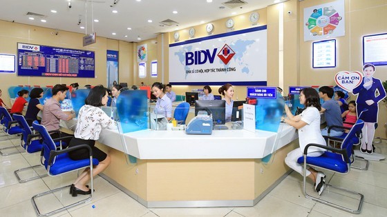 Banks report huge profits ảnh 2