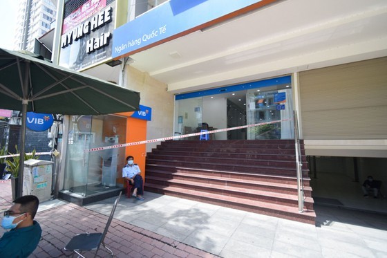 HCMC records two more suspected Covid-19 cases, two bank branches locked down ảnh 1