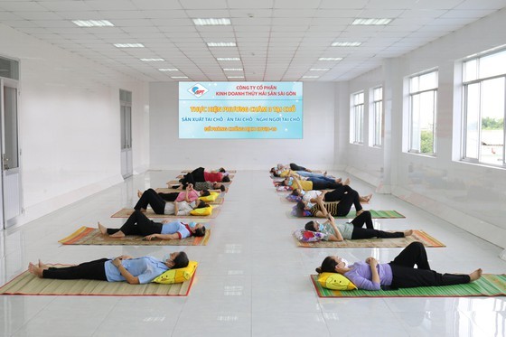 Enterprises rush to facilitate live-in at factories for workers ảnh 1