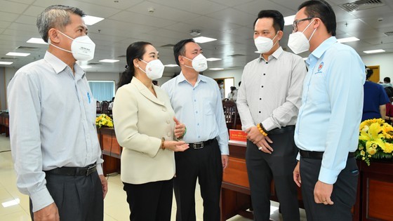 HCMC People’s Council gives 376 medicine bags to support families ảnh 5