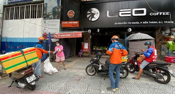 Delivery of goods to people less challenging with support of app-based shippers ảnh 2