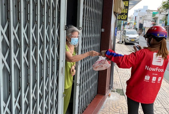 Delivery of goods to people less challenging with support of app-based shippers ảnh 4