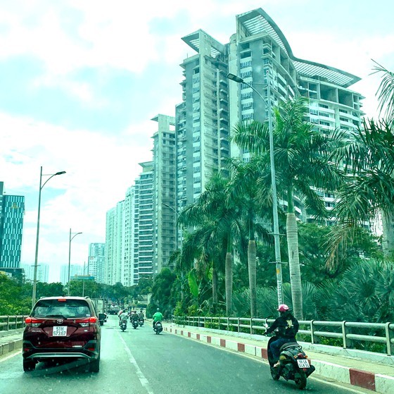 Commercial banks sharply raise provisions to cover bad debts ảnh 1