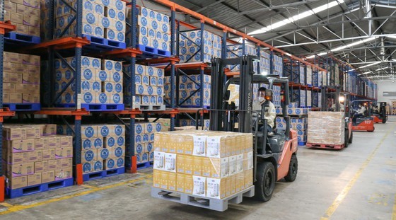 Enterprises strive to resume export orders ảnh 2