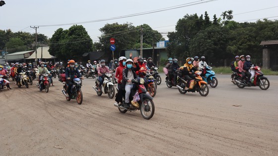 More workers return to work ảnh 1