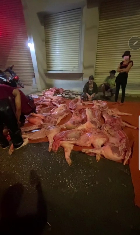 Markets, supermarkets poorly patronized after reopening ảnh 2