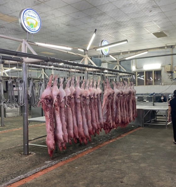 Markets, supermarkets poorly patronized after reopening ảnh 4