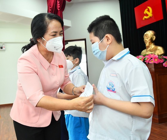 HCMC supports 1,853 children orphaned by Covid-19 ảnh 3