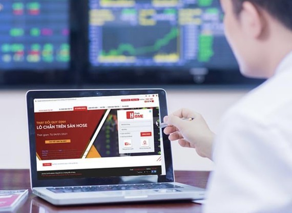 Concerns over 'cheap money' on stock market ảnh 1