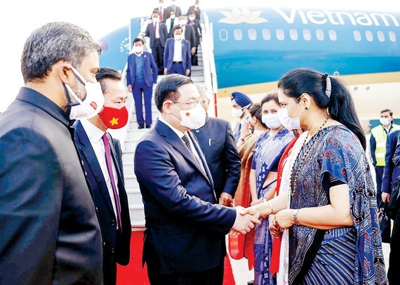 Top legislator arrives in New Delhi, beginning official visit to India ảnh 1