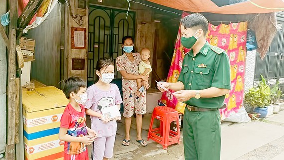 Port border guards – steel shield preventing Covid-19 intrusion by sea ảnh 1