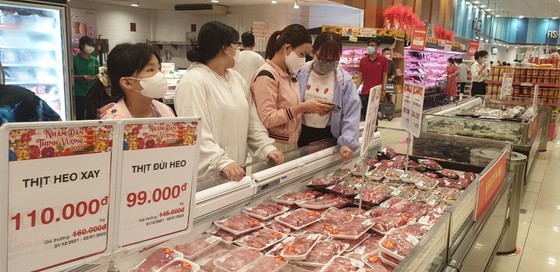 Plentiful supply of goods cools down prices ảnh 1