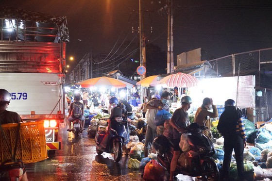 Plentiful supply of goods cools down prices ảnh 3