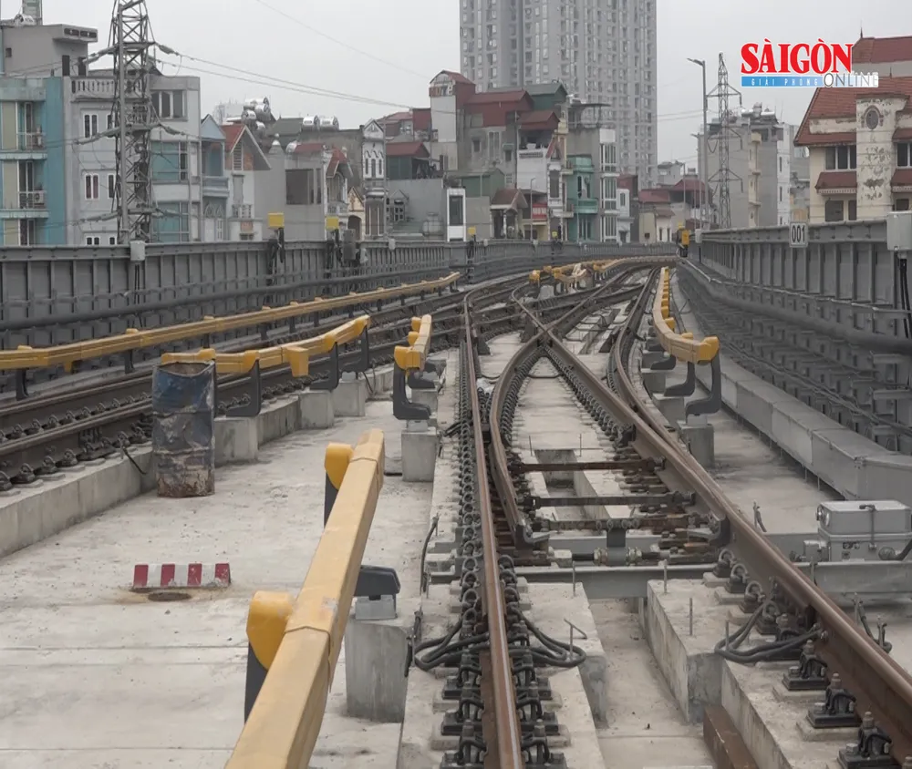 Đầu tàu đặc biệt chạy thử đường sắt trên cao Cát Linh - Hà Đông