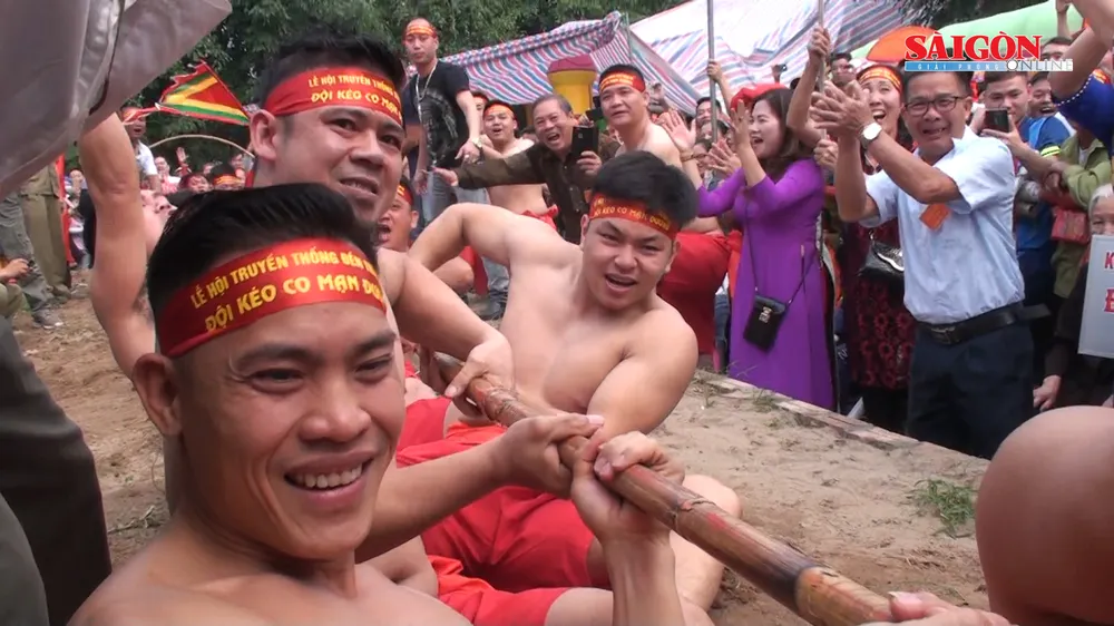 “Kéo co ngồi” lôi cuốn khán giả Hà Nội