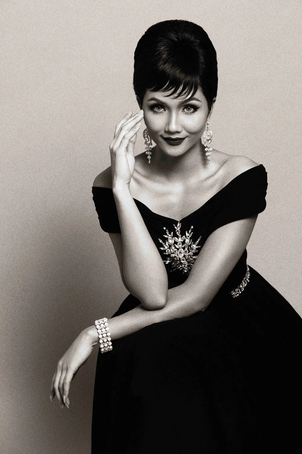 Chiến thắng Timeless Beauty, H’Hen Niê tung bộ ảnh khẳng định vẻ đẹp vượt thời gian ảnh 3