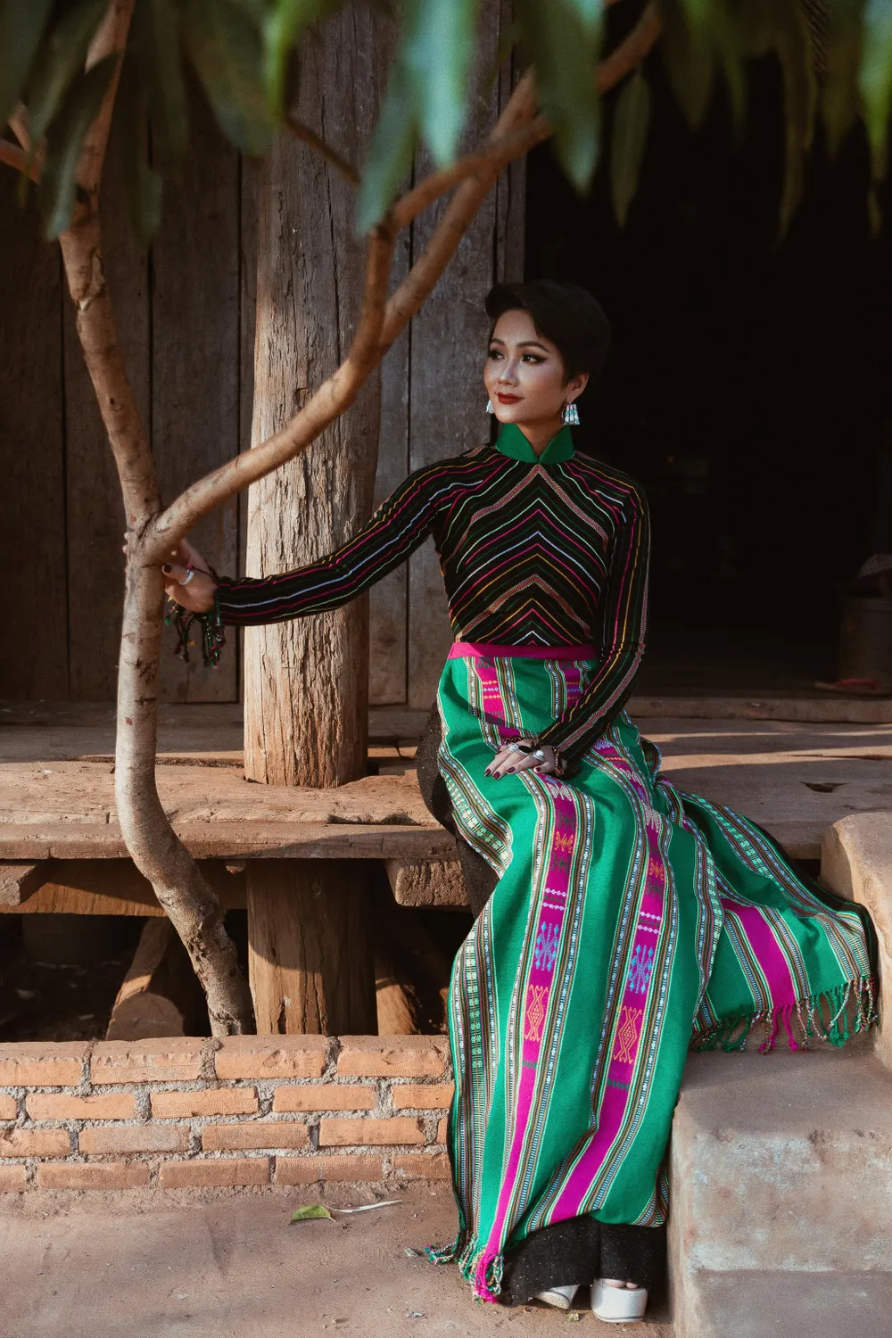 H’Hen Niê muốn hoàn thành dự án nước sạch cho buôn làng, trước khi hết nhiệm kỳ hoa hậu ảnh 6