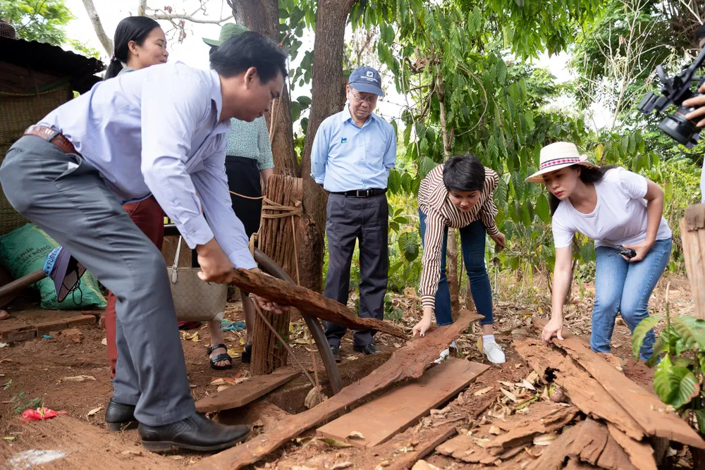H’Hen Niê muốn hoàn thành dự án nước sạch cho buôn làng, trước khi hết nhiệm kỳ hoa hậu ảnh 2
