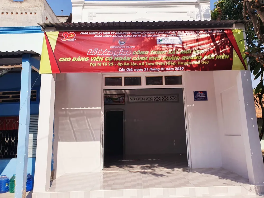 Bàn giao nhà mới cho đảng viên có hoàn cảnh khó khăn tại Cần Giờ ảnh 2