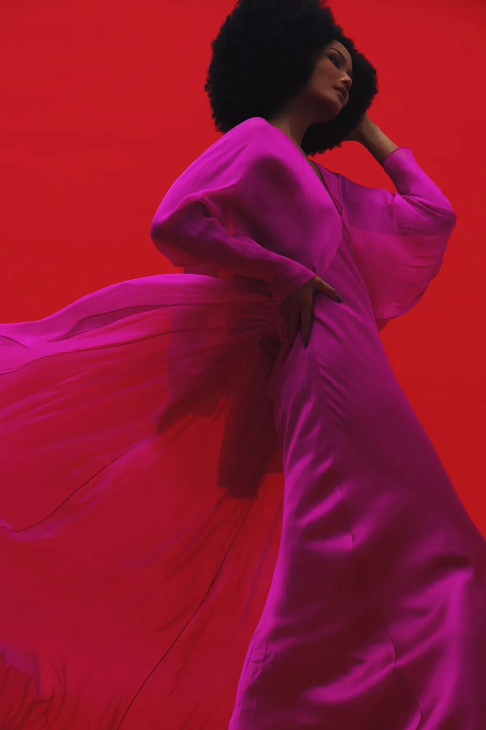 H’Hen Niê hóa "tắc kè hoa" trong bộ ảnh khởi động chuỗi dự án năm 2020 ảnh 4