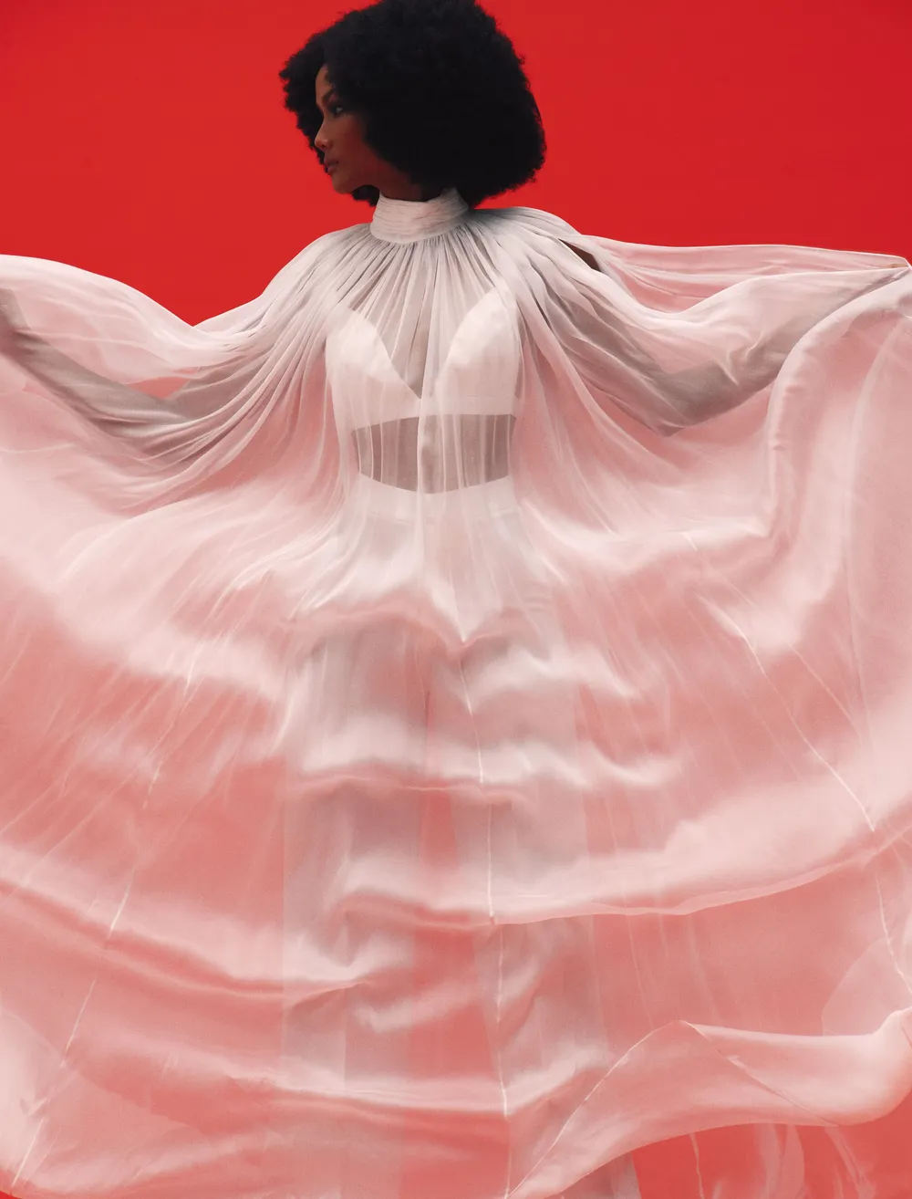 H’Hen Niê hóa "tắc kè hoa" trong bộ ảnh khởi động chuỗi dự án năm 2020 ảnh 6