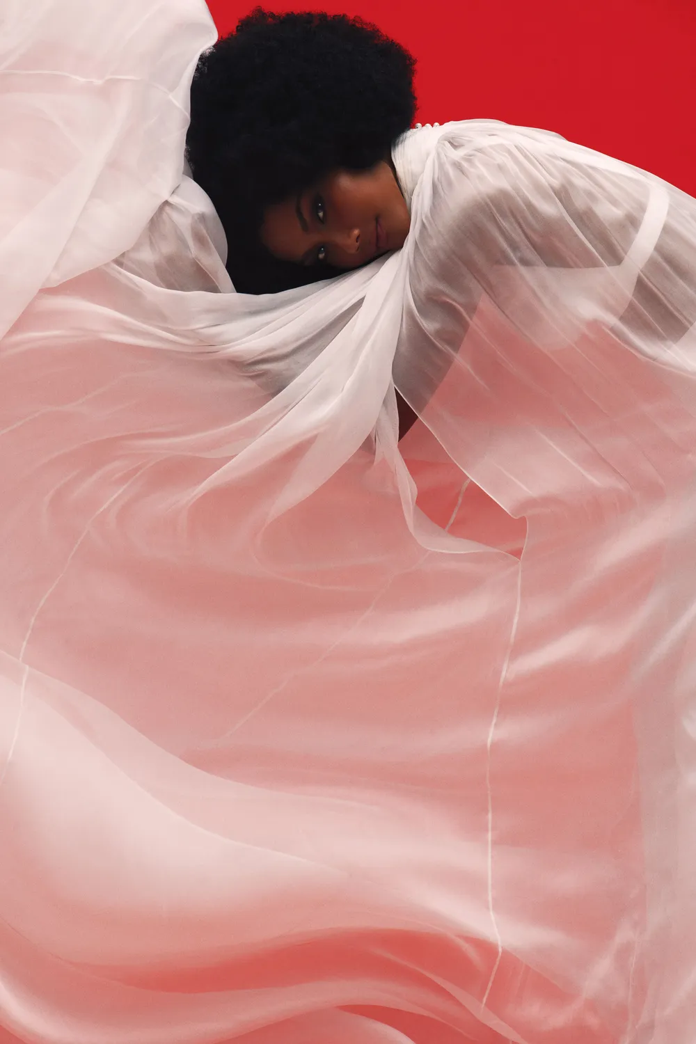 H’Hen Niê hóa "tắc kè hoa" trong bộ ảnh khởi động chuỗi dự án năm 2020