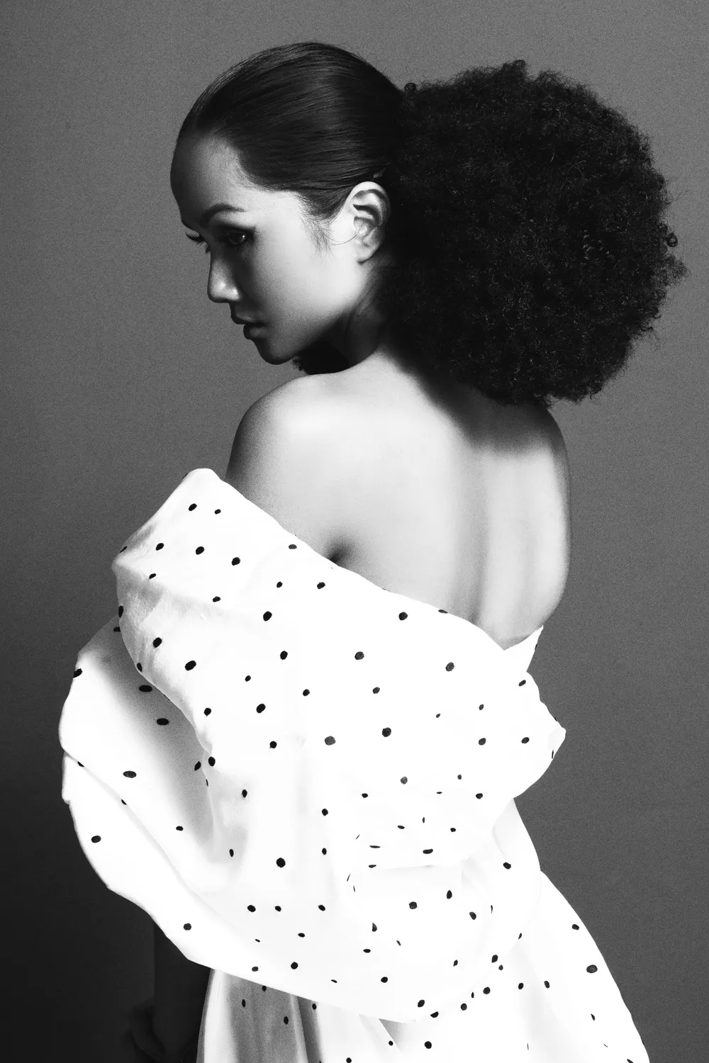 H’Hen Niê hóa "tắc kè hoa" trong bộ ảnh khởi động chuỗi dự án năm 2020 ảnh 7