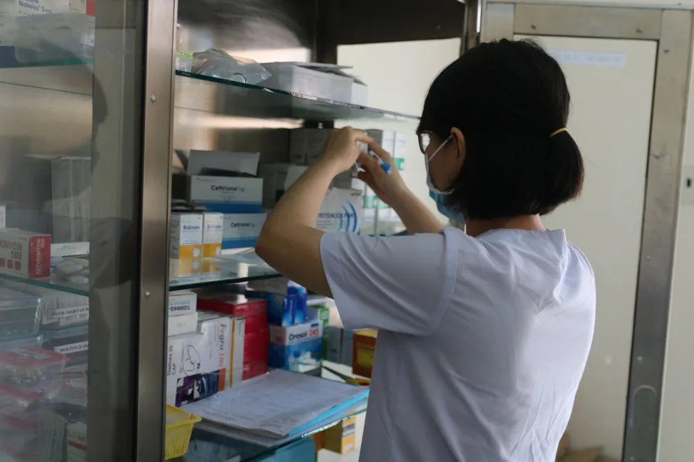 Trao tặng 400 triệu đồng gồm vật tư y tế, nhu yếu phẩm cho Bệnh viện bệnh lý hô hấp cấp tính Củ Chi ảnh 2