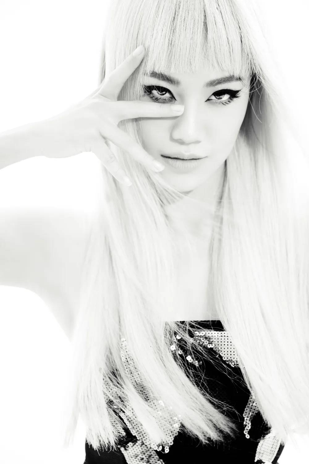 Á hậu Kim Duyên "nổi loạn" trong bộ ảnh mới cá tính ảnh 3