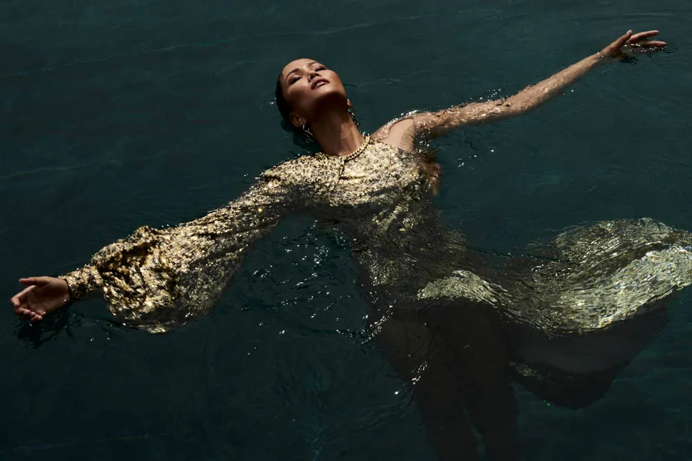 Tiểu Vy hóa “nàng thơ” tươi mới, tràn đầy năng lượng trong dự án “Fashion Destination” của NTK Lê Thanh Hòa ảnh 17