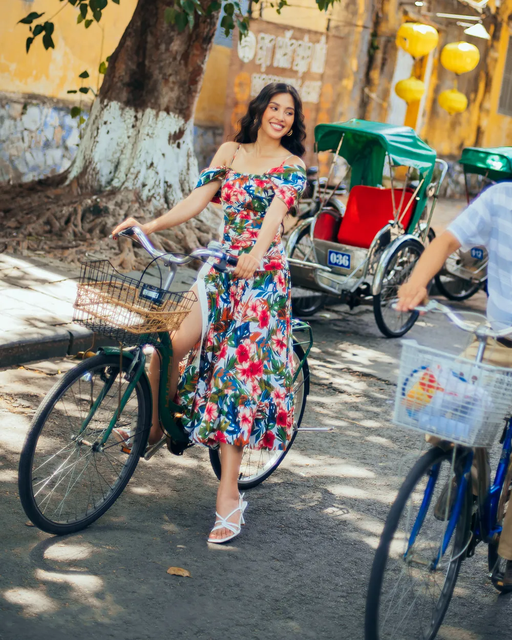 Tiểu Vy hóa “nàng thơ” tươi mới, tràn đầy năng lượng trong dự án “Fashion Destination” của NTK Lê Thanh Hòa ảnh 2