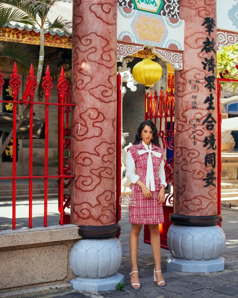 Tiểu Vy hóa “nàng thơ” tươi mới, tràn đầy năng lượng trong dự án “Fashion Destination” của NTK Lê Thanh Hòa ảnh 10