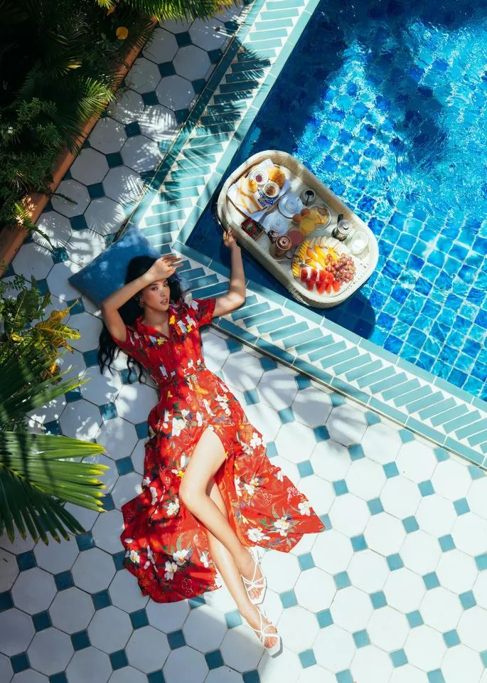 Tiểu Vy hóa “nàng thơ” tươi mới, tràn đầy năng lượng trong dự án “Fashion Destination” của NTK Lê Thanh Hòa ảnh 12